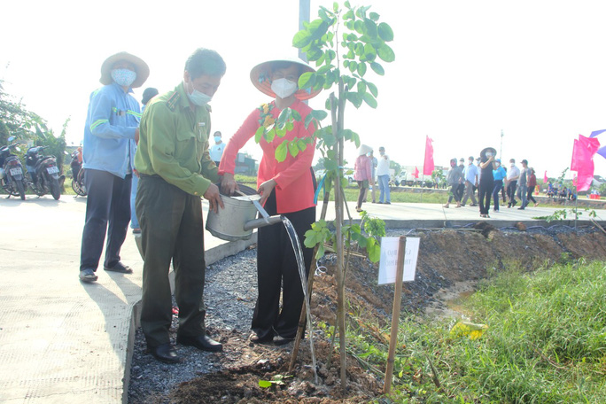 Southern hub plants trees to show gratitude to Uncle Ho
